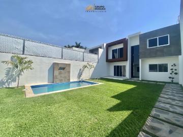 Casa en venta con alberca y jardin al sur de cuernavaca
