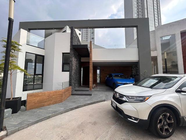 Estrena Residencia de Diseño con extraordinaria vista, Roof Garden y Jardín