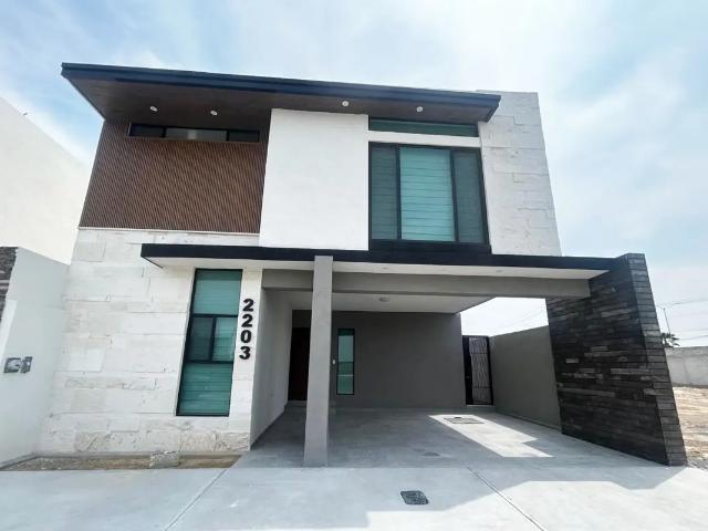 Estrena residencia en RENTA en Valle de Fontana, frente a área verde
