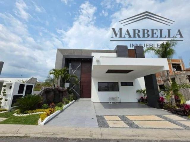 ESTRENE BELLÍSIMA RESIDENCIA EN ZONA NUEVA, CON ACABADOS DE LUJO, ALBERCA, JACUZZI Y CASCADA