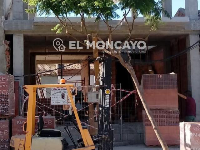 Estructura de casa de pueblo adosada para terminar en el centro de San Felipe Neri, Crevillente, Alicante