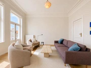 EPC: C Furnished 1 Bedroom Apartment with Two Balconies