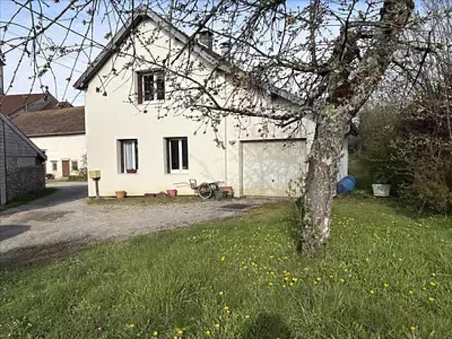 Epeugney 25290 Location maison parking