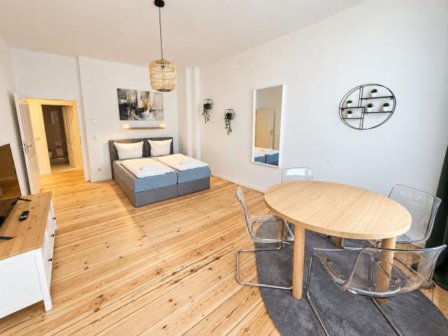 Epen 10 11 Stylish 2 Bedroom Apartment with Balcony & Historic Charm