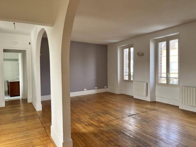 EPERNON Appartement lumineux & jardin commun, à deux pas du ce