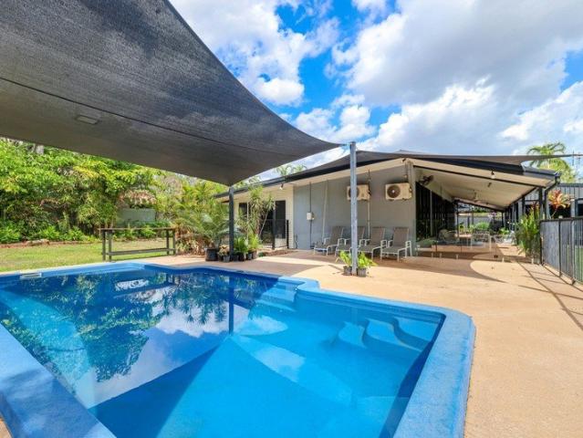 EPIC RENOVATED, PRIVATE & PACKED WITH EXTRAS POOL, SOLAR, SHED, AMPLE PARKING ON A MASSIVE 1,220SQM BLOCK