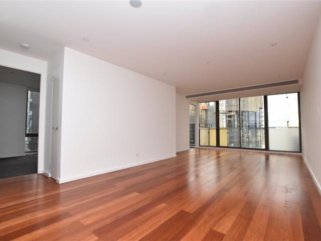 Epic 19th Floor Elegant Three Bedroom Apartment in The Heart of Southbank!