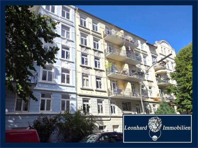 Eppendorf/UKE: Vermietetes Altbau Juwel mit Dielen & Staffelmiete