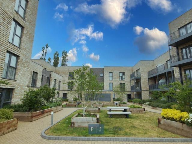 Epping Gate, Borders Lane IG10, 2 bed flat to rent, £2,150 pcm | PrimeLocation