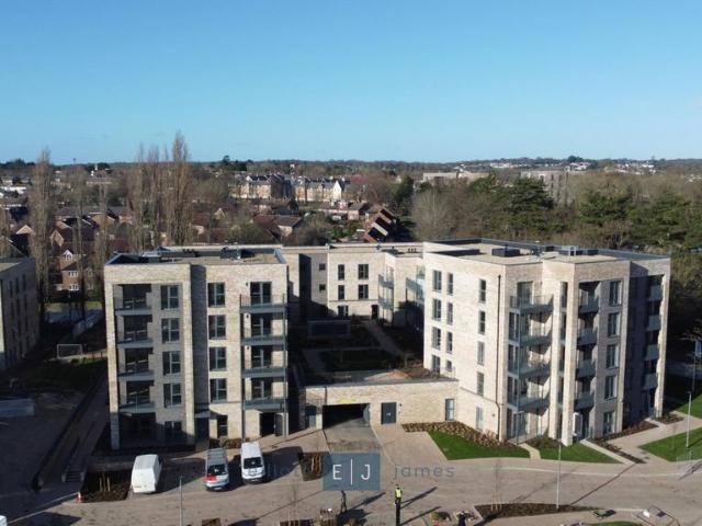 Epping Gate, Loughton IG10 2 bed apartment to rent £2,175 pcm £502 pw