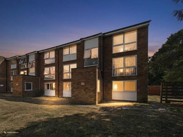 Epping Green, Hemel Hempstead. 1 bed apartment to rent £1,150 pcm £265 pw