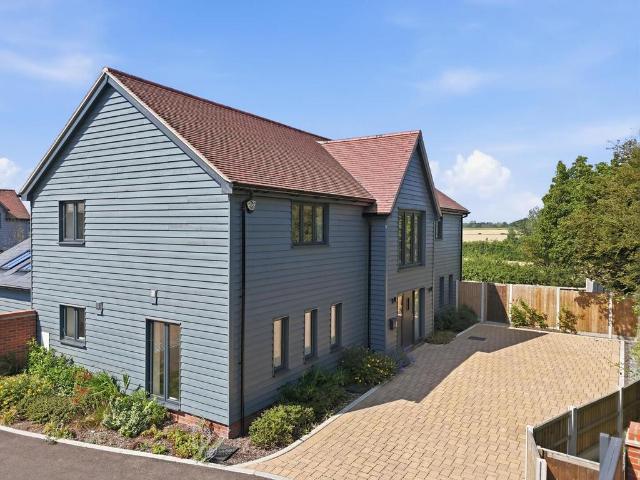 Epping Lane, Stapleford Tawney RM4 4 bed detached house to rent £6,250 pcm £1,442 pw