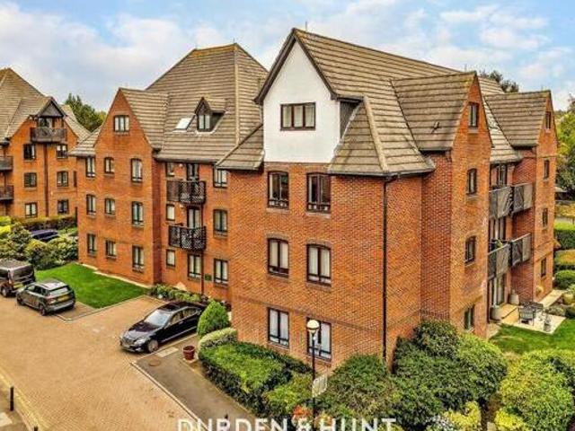 Epping New Road, Buckhurst Hill, 3 Bedroom Apartment