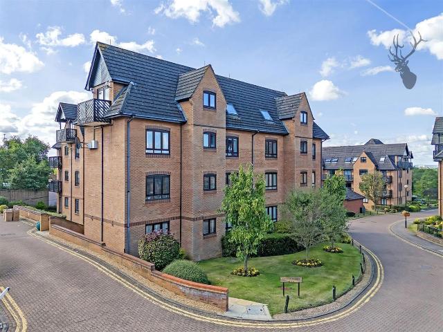 Epping New Road, Buckhurst Hill IG9, 1 bed flat to rent, £1,750 pcm | PrimeLocation