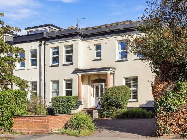 Epping New Road, Buckhurst Hill IG9, 2 bed flat to rent, £1,700 pcm | PrimeLocation