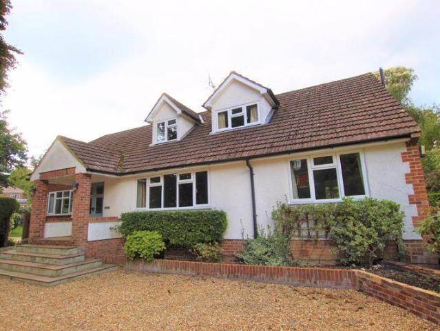 Epsom 5 bed detached house to rent £4,500 pcm £1,038 pw