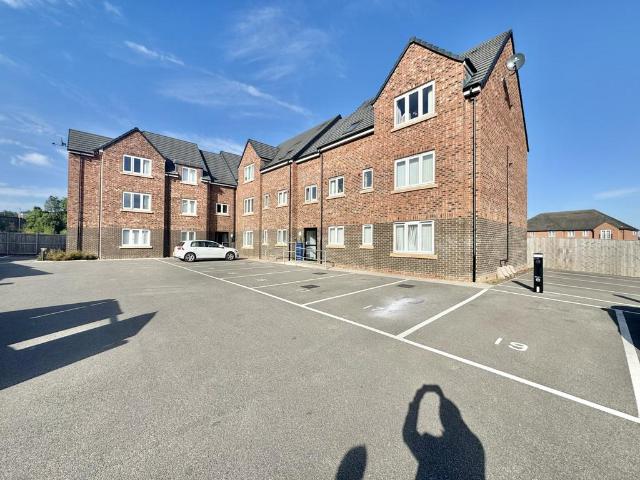 Epsom Close, Castleford, West. 2 bed apartment to rent £875 pcm £202 pw