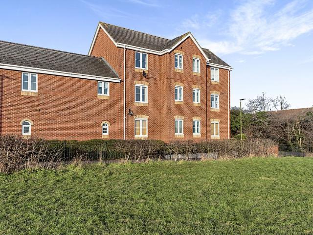 Epsom Close, Stevenage SG1, 2 bed flat to rent, £1,400 pcm | PrimeLocation