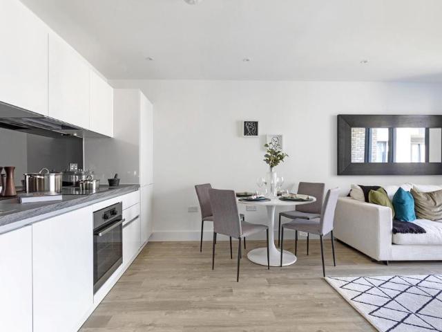 Epsom House High Street Staines Upon. 2 bed flat to rent £1,950 pcm £450 pw