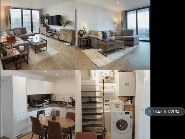 Epsom House, Staines Upon Thames, TW18 2 bed flat to rent £2,150 pcm £496 pw