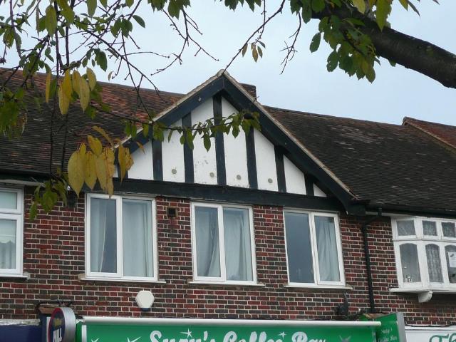 Epsom KT19 Studio to rent £850 pcm £196 pw