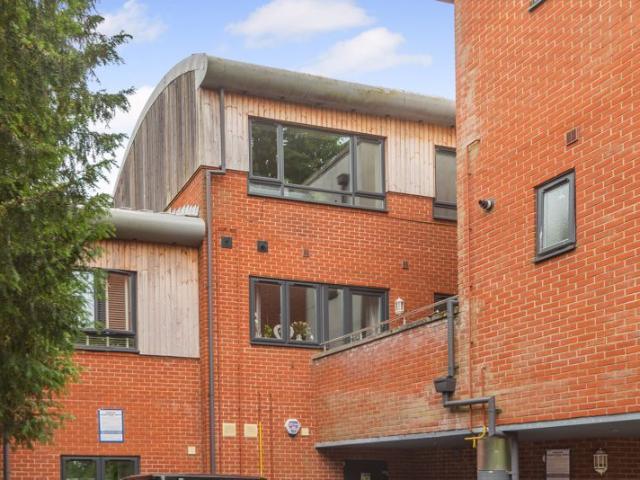 Epsom Road, Merrow GU1, 2 bed flat to rent, £1,600 pcm | PrimeLocation