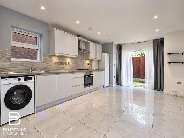 Epsom Road, Croydon CR0, 2 bed detached house to rent, £1,675 pcm | PrimeLocation