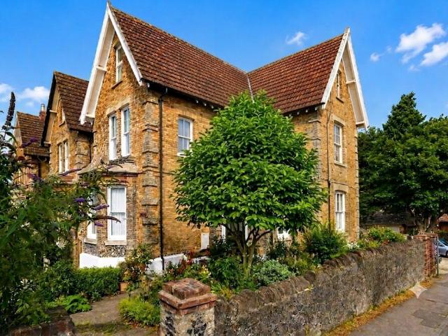 Epsom Road, Guildford, GU1 1 bed flat to rent £1,600 pcm £369 pw