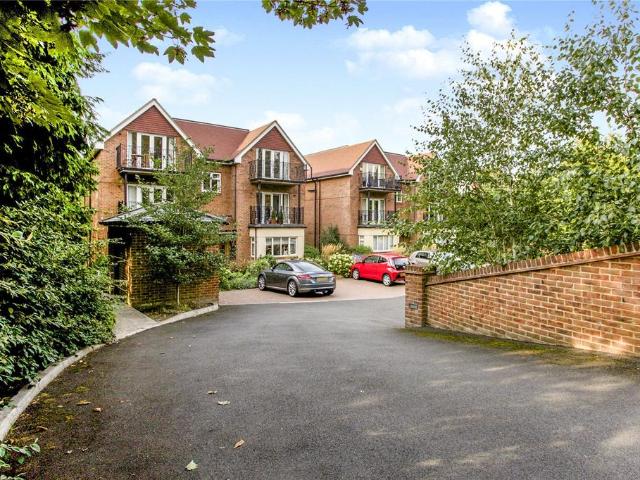 Epsom Road, Guildford, Surrey, GU1 2 bed apartment to rent £2,300 pcm £531 pw