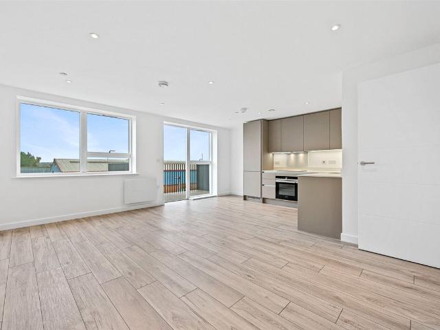 Epsom Road, Watford WD18, 1 bed flat to rent, £1,600 pcm | PrimeLocation