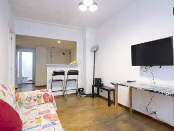 Equipped room with standalone wardrobe in 6 bedroom apartment, Chueca