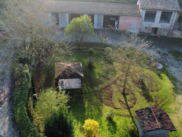 Ermita Storica del XV Secolo nelle Colline di Parma 430m² Calestano