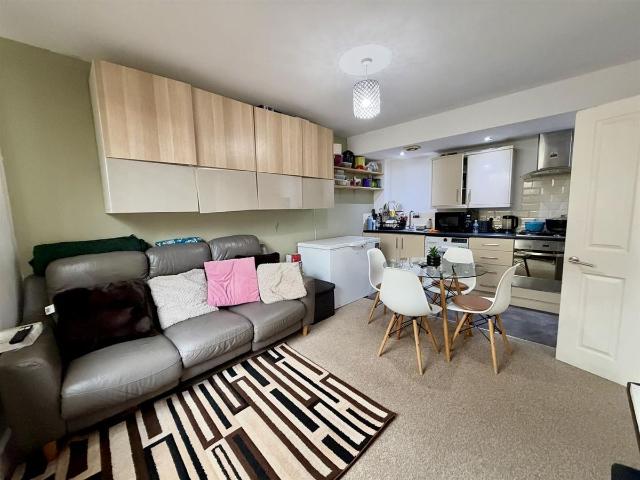 Ernest Road, Portsmouth PO1, 2 bed terraced house to rent, £1,100 pcm | PrimeLocation