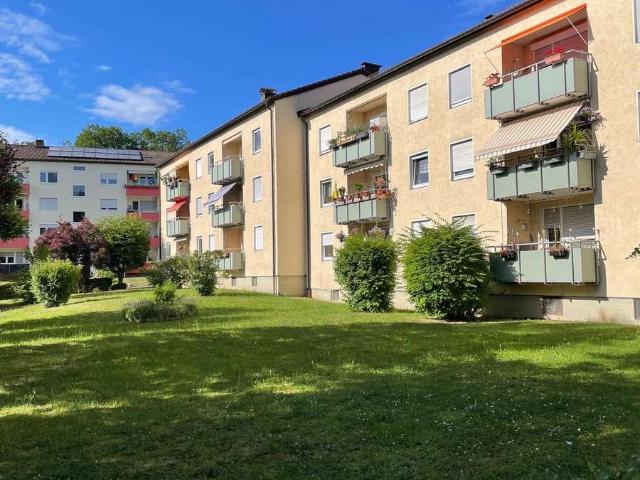 Erneute Preissenkung ! Große und helle 4 Zi Wohnung mit 2 Balkone und Garage