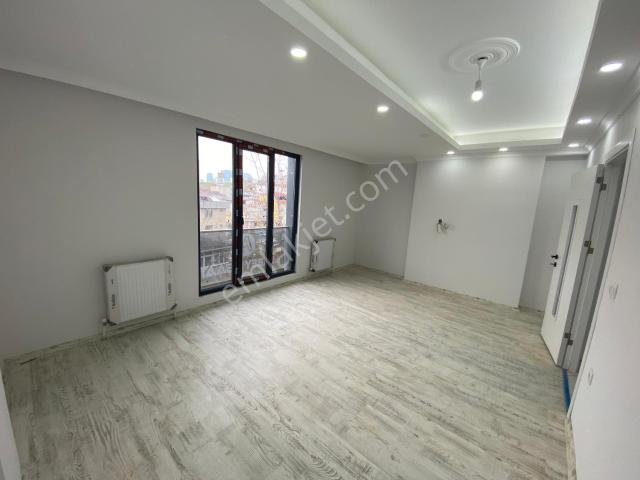 Eray Emlak’tan Satılık Arakat 2+1 85m2 Göl Manzaralı Daire