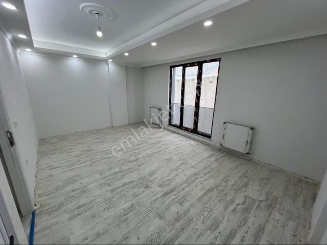Eray Emlak’tan Satılık Arakat 2+1 85m2 Kullanışlı Daire