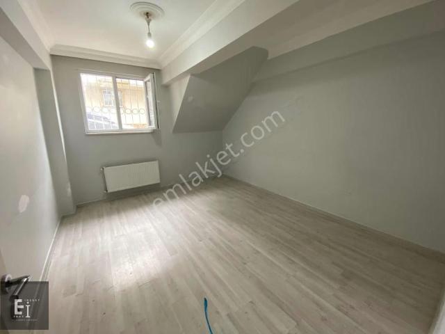 Eray Emlak'tan Kiralık 2+1 80m2 Caddeye Yakın Daire