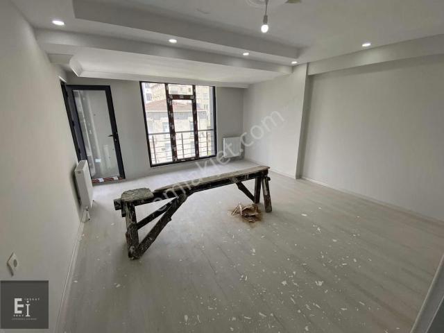Eray Emlak'tan Kiralık 4+2 Dubleks 180m2 Göl Manzaralı