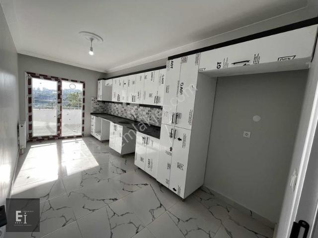 Eray Emlak'tan Satılık Arakat 3+1 130m2 Ebeveyn Banyolu Daire