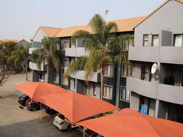 Erand Gardens Flat with Open Plan Living