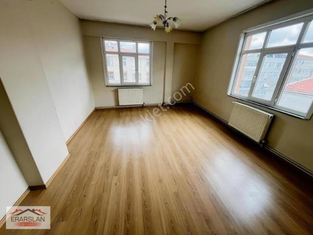 Erarslandan Cadde Üzeri 3+1daire Kat5 Kombi 120m2 Balkonlu Boş