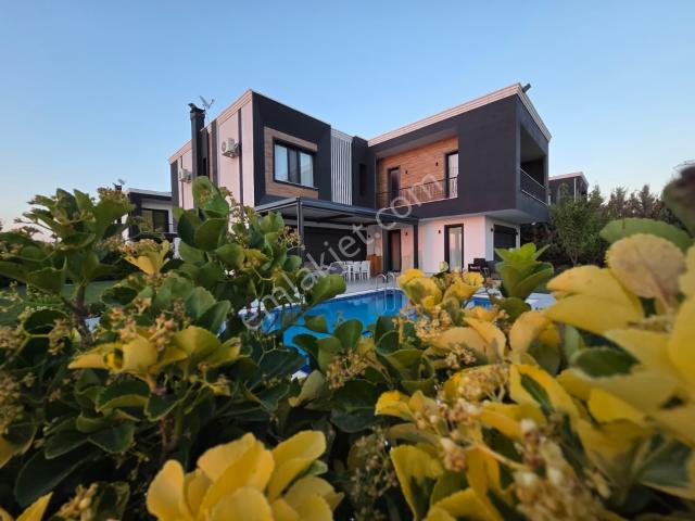 Eras Gayrimenkul'den Şehir Manzaralı Lüks Satılık Villa
