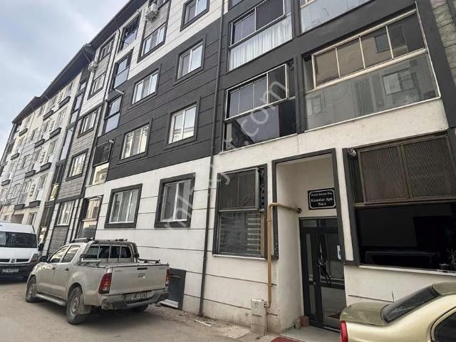 Erasta Arkası Geniş Ön Cephe Balkonlu 1+1