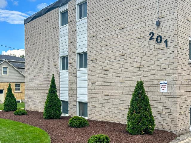 Erb Court Apartments Choose your rent level Call for Details All utilities & parking included