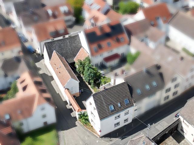 ERBENHEIM: GROSSZÜGIGES ANWESEN MIT SCHEUNE IN RUHIGER ZENTRUMSLAGE