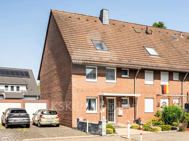 Erbpacht Gepflegtes Reihenendhaus mit großem Garten, Keller und Garage