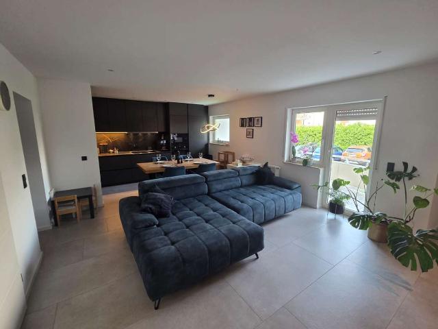 Erbpachtgrundstück. Hochwertige Sanierung.PROVISIONFREI/von Privat. 3 Zimmer Wohnung in Groß Zimmer