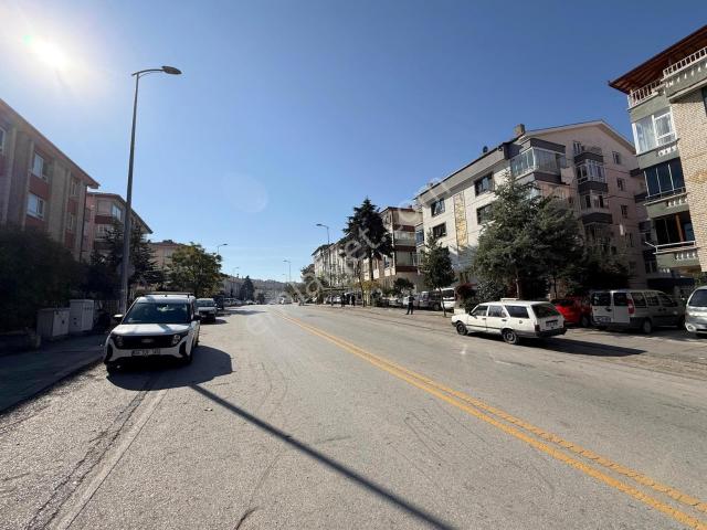 Erciyas'tan Asım Gündüz Caddesi'nde İçi Yapılı 3+1 Daire