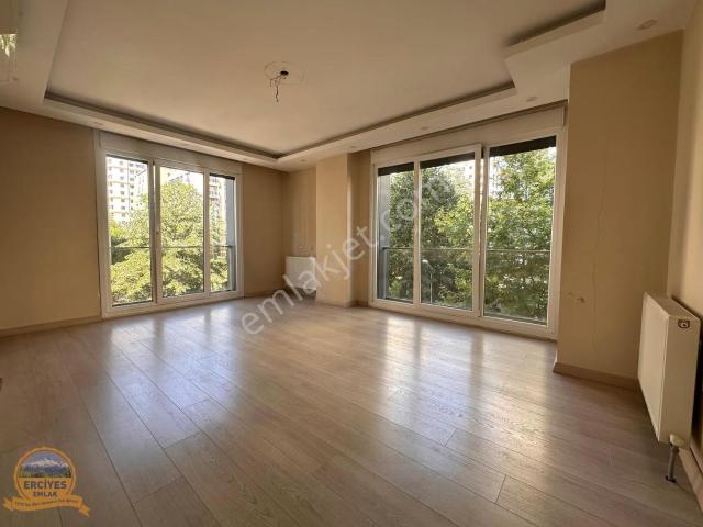 Erciyes'den Sahrayıcedit'te 11 Katlı Binanın 3.katında 2+1 85 M²
