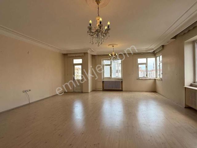 Erciyesevler Mah. 4+1 Kiralık Geniş Daire